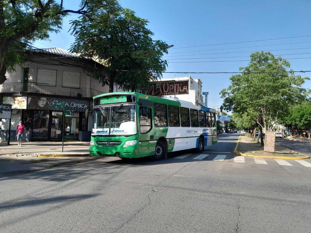 Comienzan a regir los nuevos recorridos de los colectivos por las