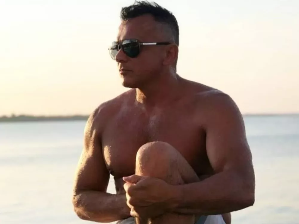 9yRbO_-aT_2000x1500__1