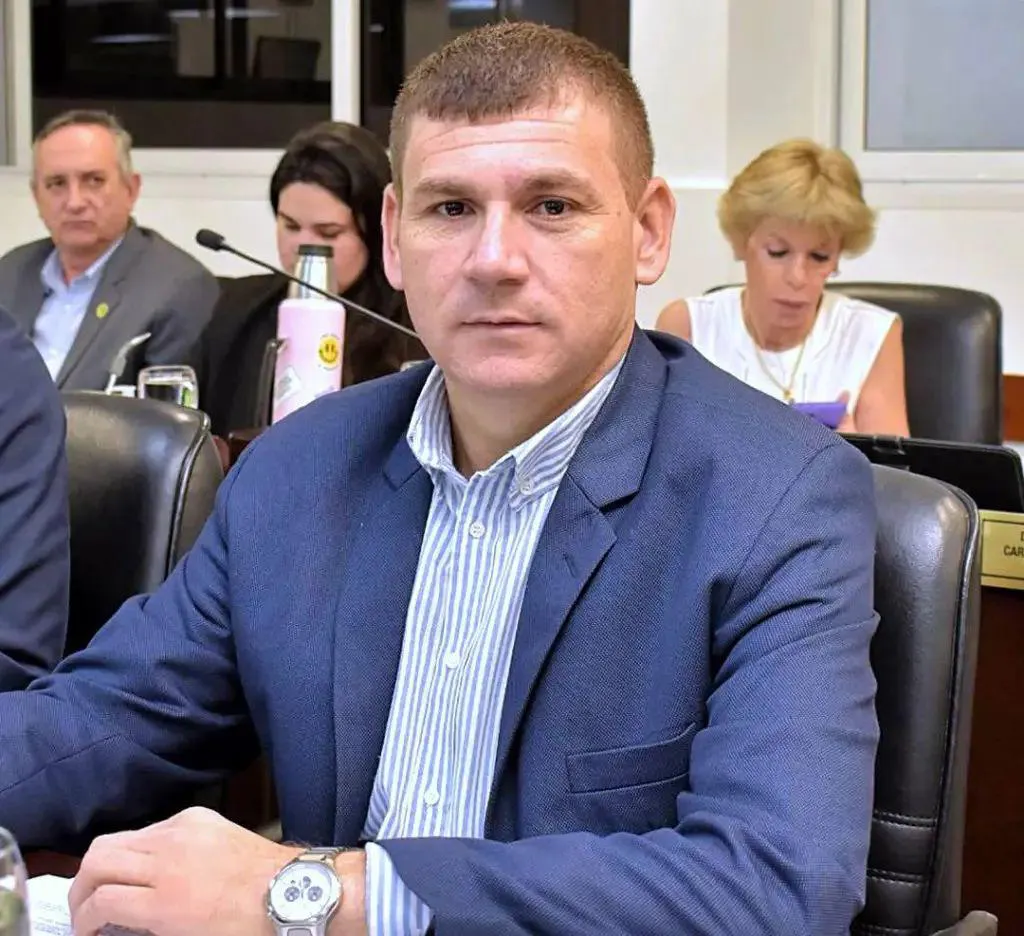 WhatsApp Image 2025-10-06 at 18.08.12