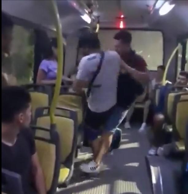 PELEA EN COLECTIVO