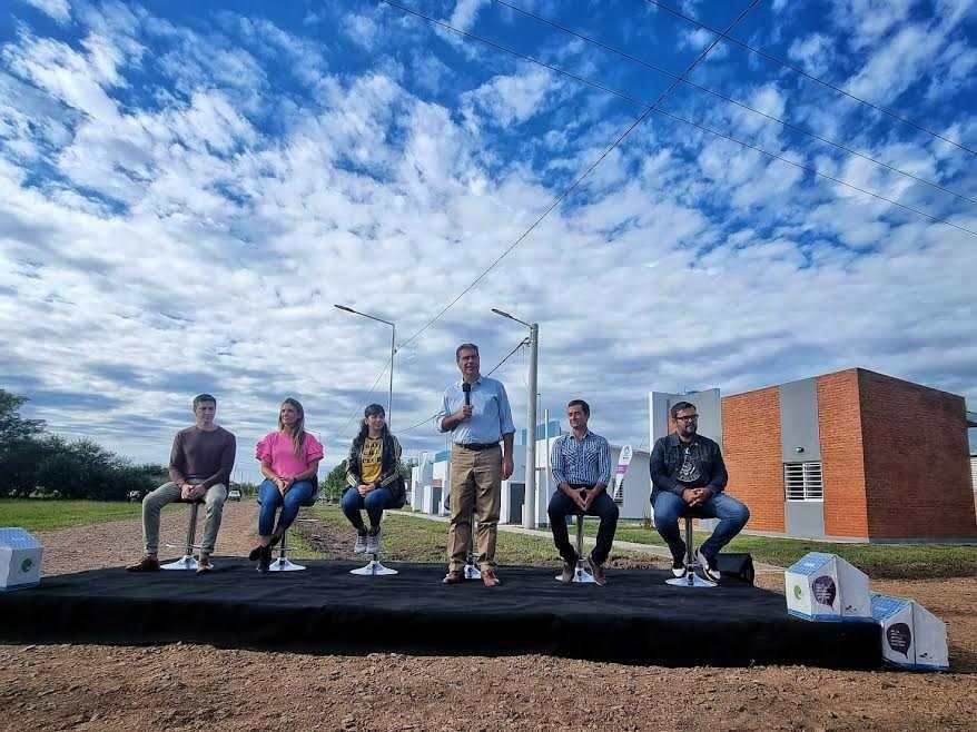 643c04b0adb41077340637